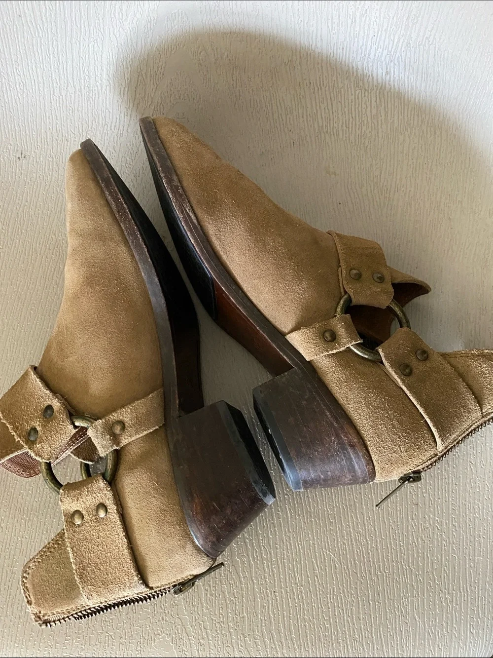 Frye Ray Suede Leather Harness Ankle Booties Sage Tan 8.5m